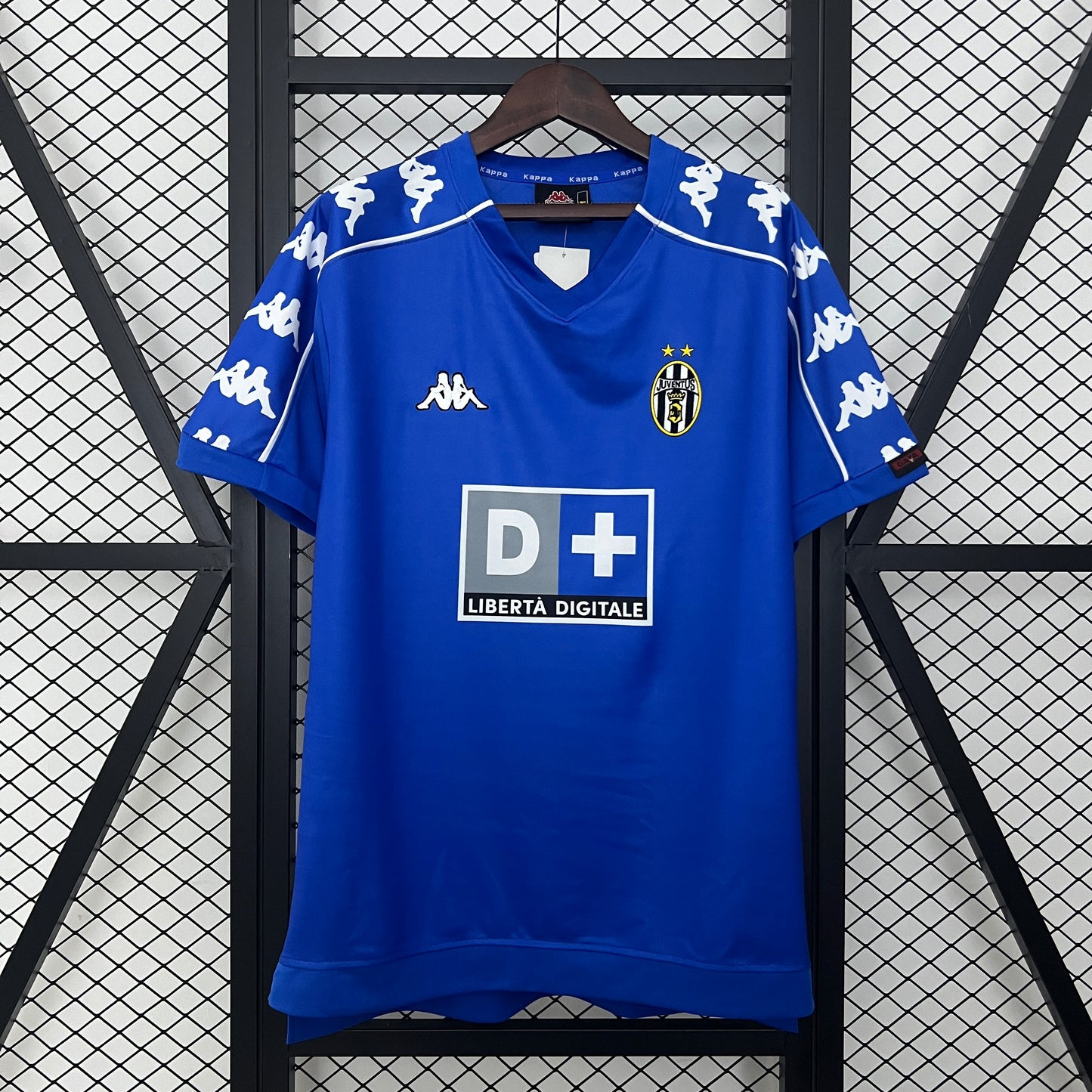 Juventus 1999/00 Away Shirt