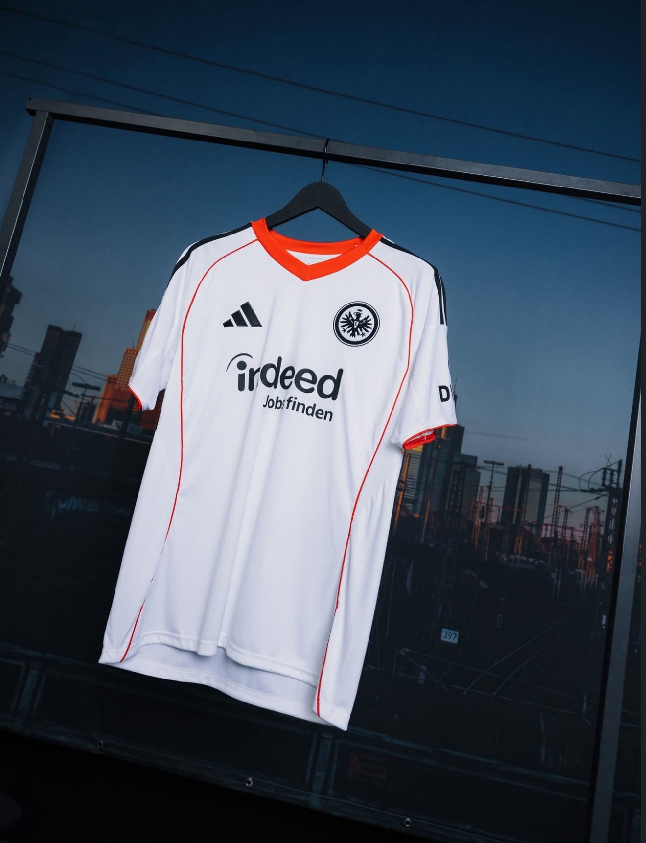 Eintracht Frankfurt 2025/26 Away Shirt