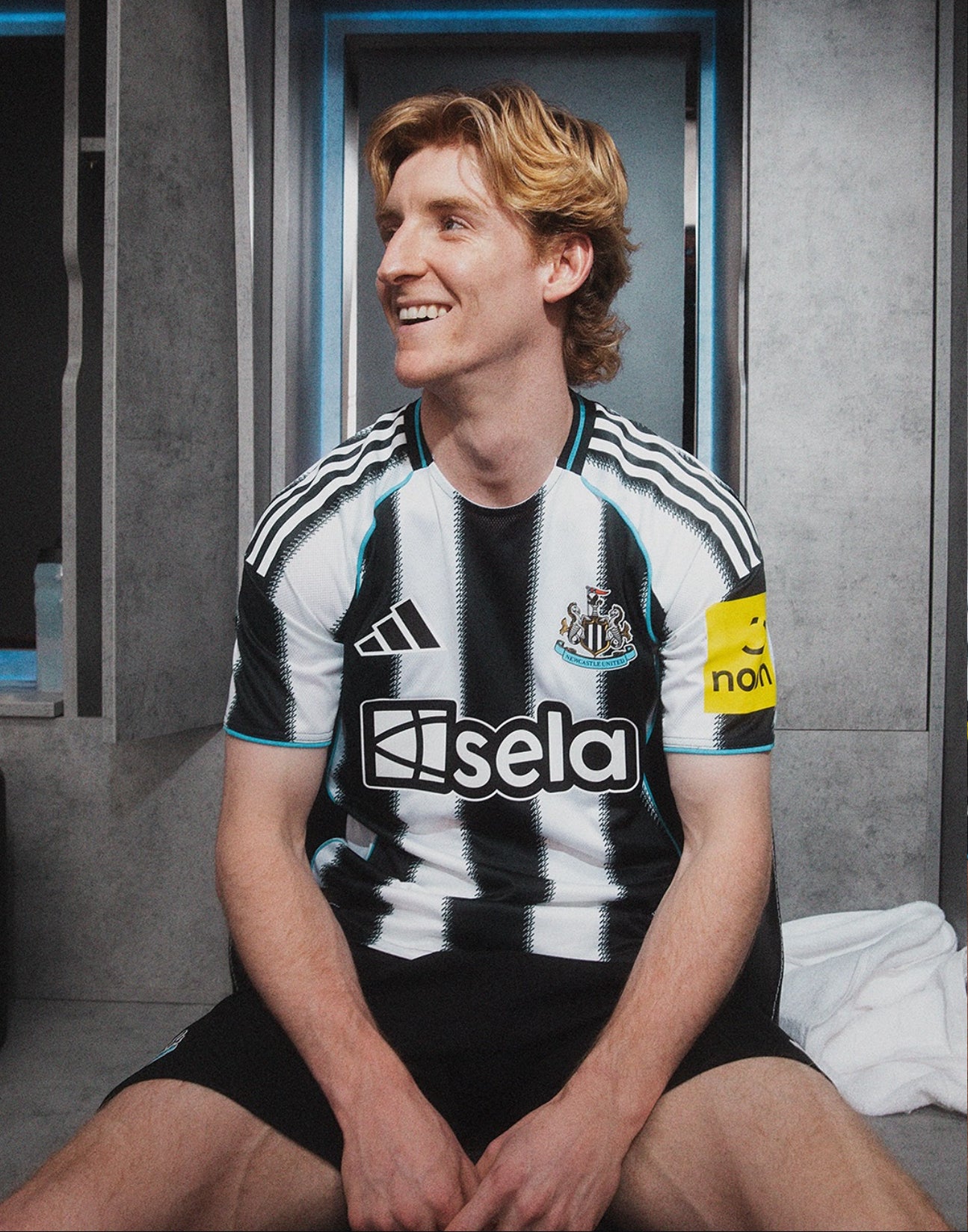 Newcastle United 2025/26 Home Shirt