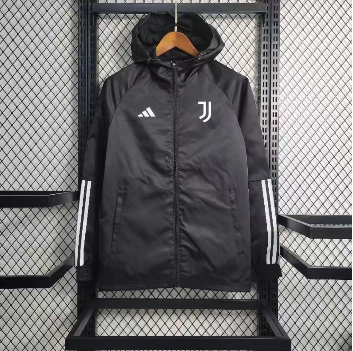 Juventus Windbreaker (Black)