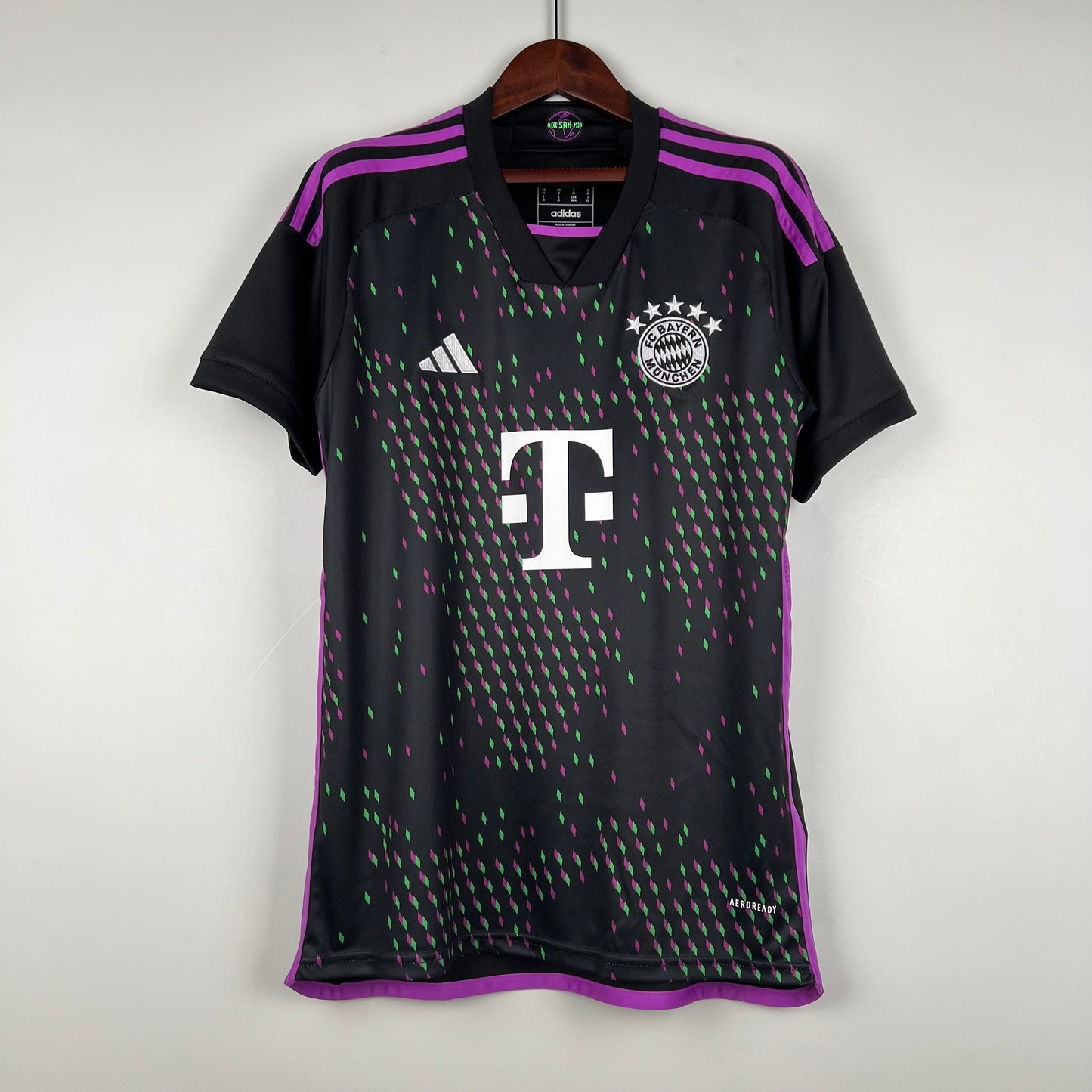 Bayern 2023/24 Away Shirt