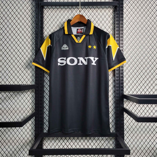 Juventus 1996/97 Away Shirt